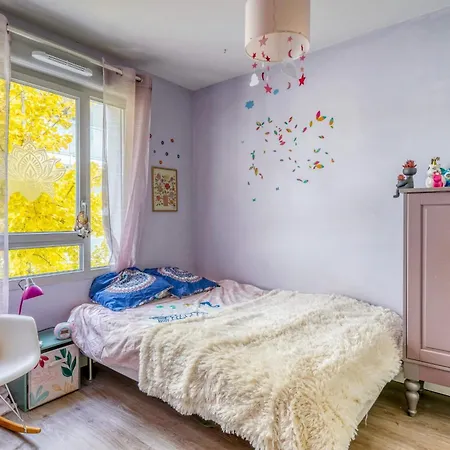 Bright House Ideal For Exploring