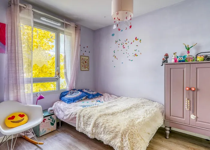 Bright House Ideal For Exploring